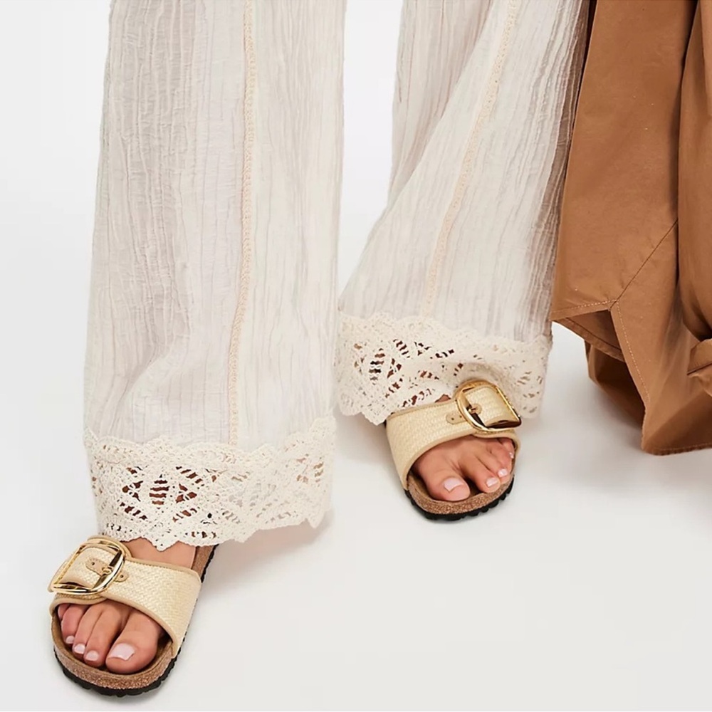 Birkenstock Cream Raffia Single-Strap Slide Sandals with Gold Buckle Detail. - Picture 12 of 13